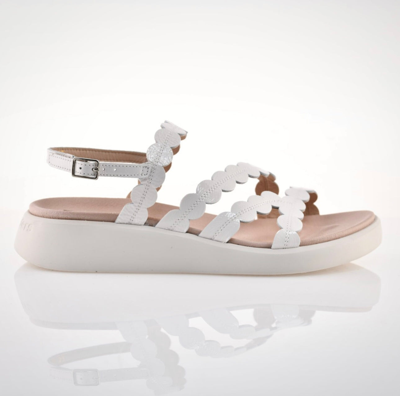 Wonders C-6531 Lack V Off White Patent Leather Buckle Sandal Made In Spain