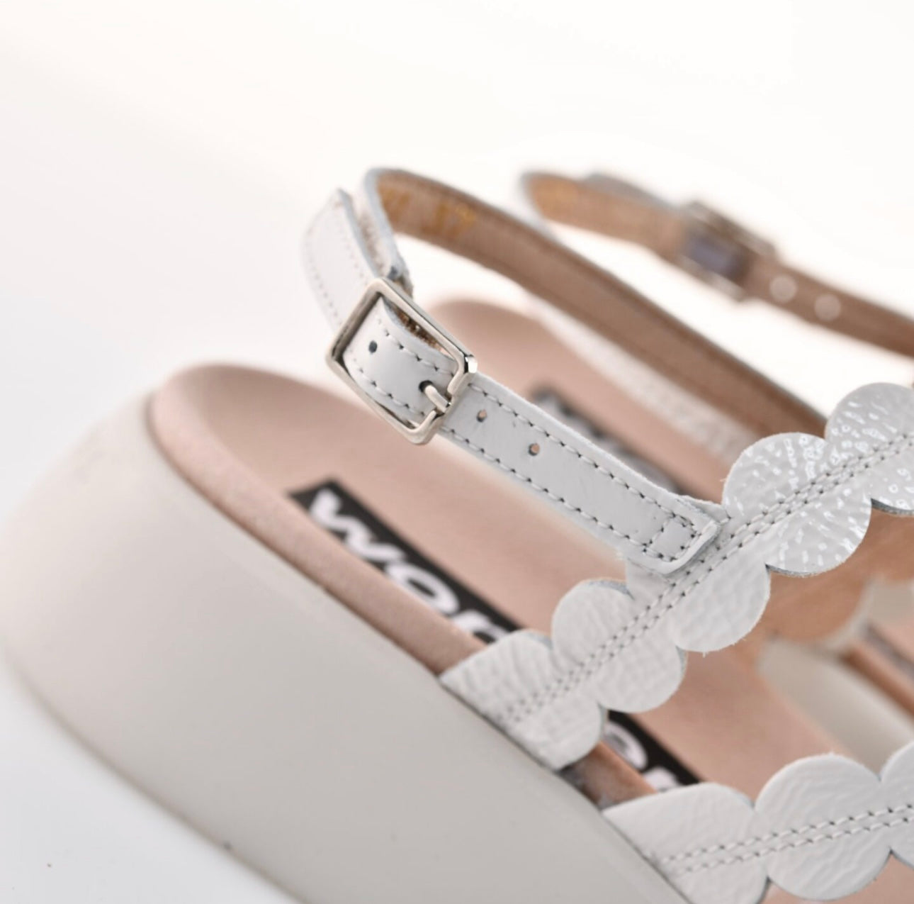 Wonders C-6531 Lack V Off White Patent Leather Buckle Sandal Made In Spain